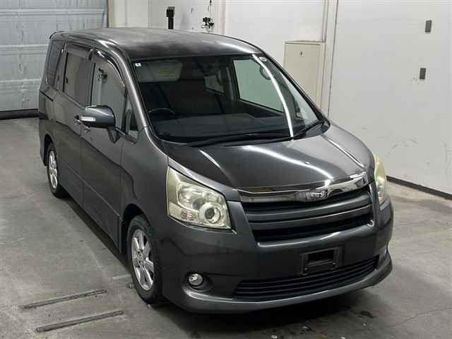 TOYOTA NOAH 2008