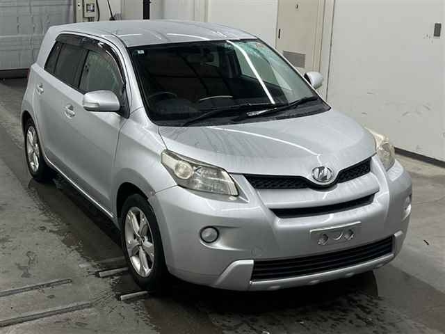 TOYOTA IST 2010