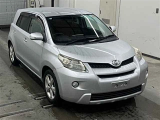 TOYOTA IST 2010