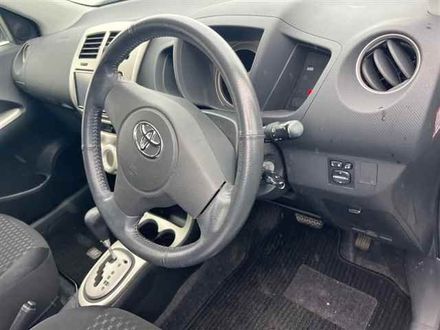 TOYOTA IST 2010