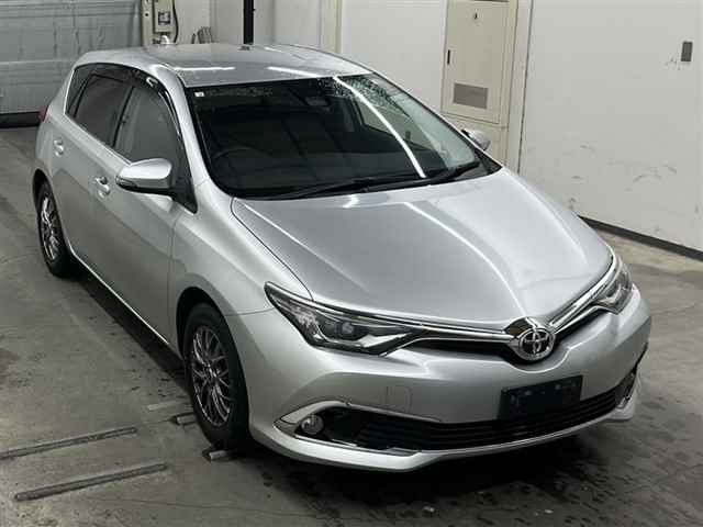 TOYOTA AURIS 2016