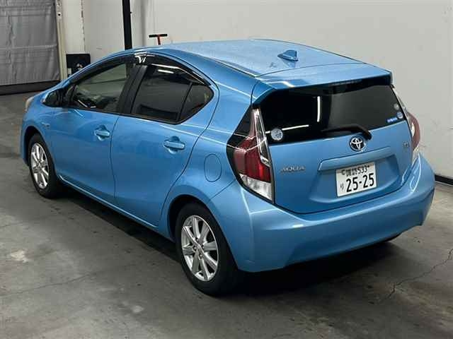 TOYOTA AQUA 2015