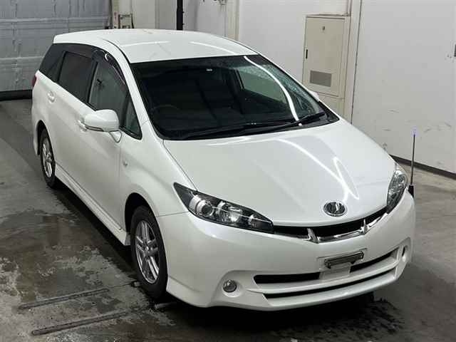 TOYOTA WISH 2010