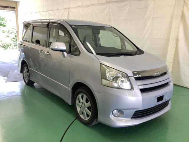 TOYOTA NOAH 2009
