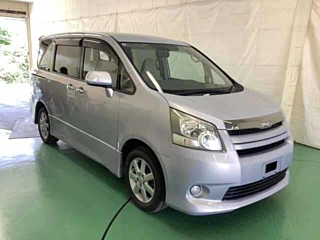 TOYOTA NOAH 2009