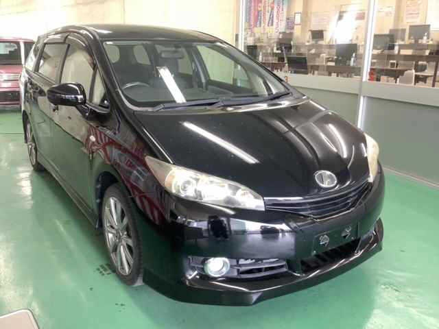 TOYOTA WISH 2011
