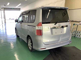 TOYOTA NOAH 2009