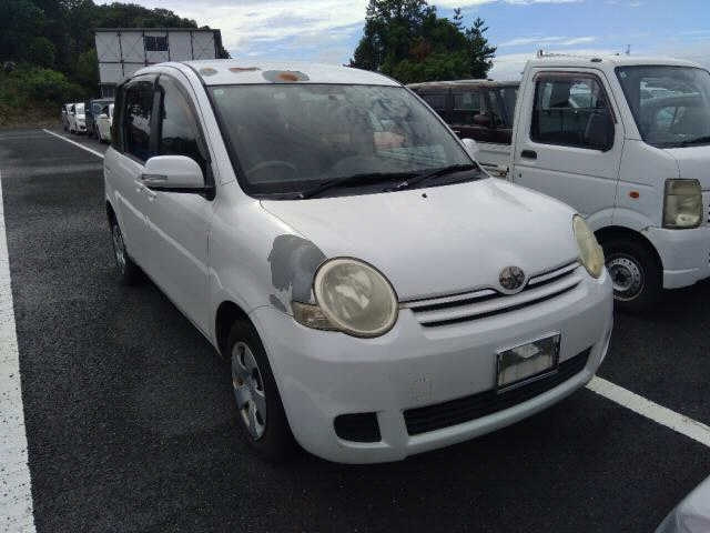 TOYOTA SIENTA 2009