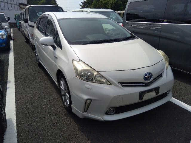 TOYOTA PRIUS ALPHA 2013