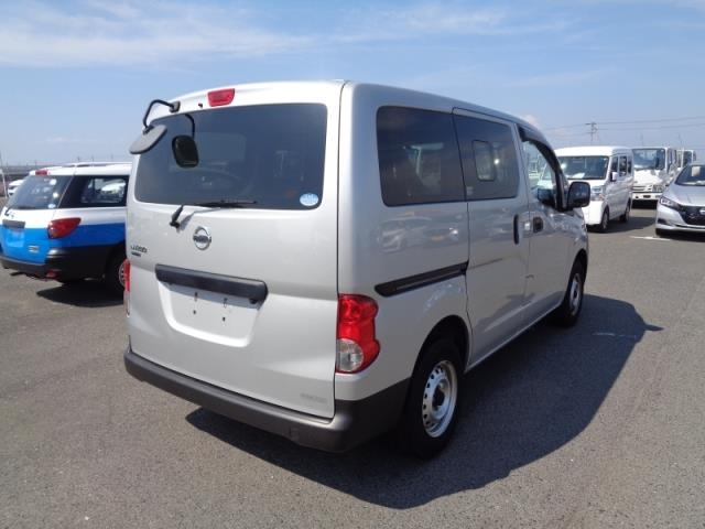NISSAN NV200 2021