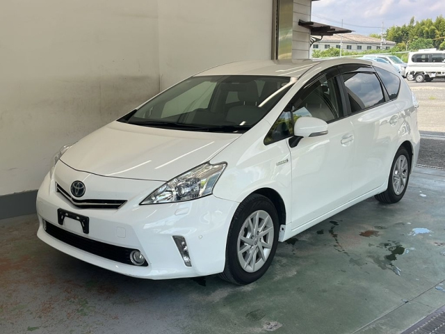 TOYOTA PRIUS ALPHA 2012