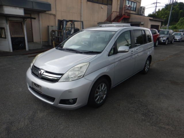 TOYOTA ISIS 2011