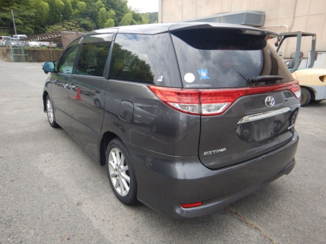 TOYOTA ESTIMA 2010