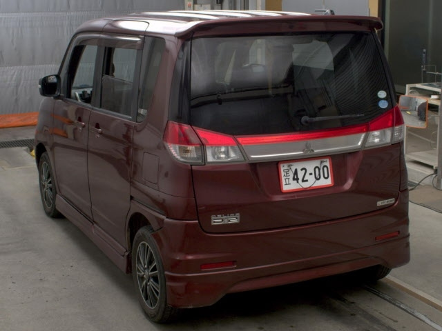 MITSUBISHI DELICA D2 2012