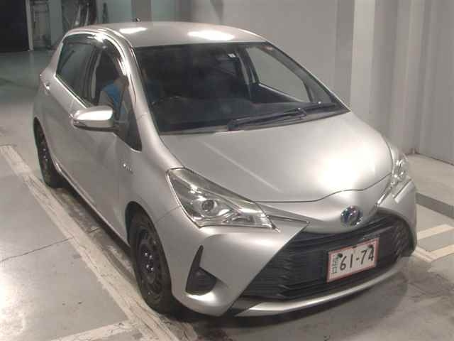 TOYOTA VITZ 2017