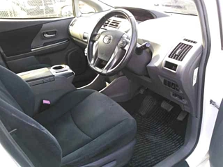 TOYOTA PRIUS ALPHA 2014