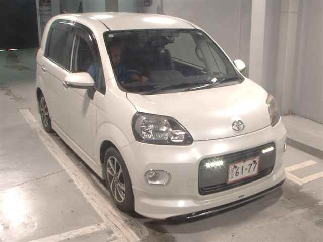 TOYOTA PORTE 2015