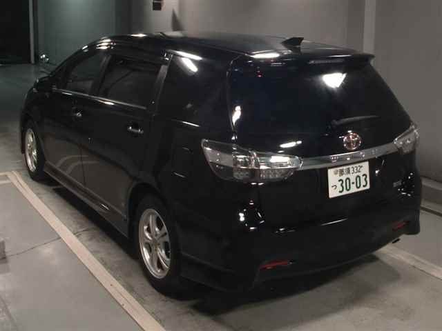 TOYOTA WISH 2013