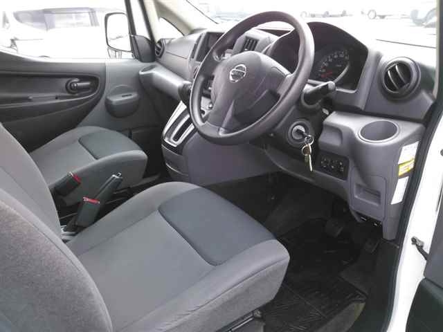 NISSAN NV200 2019