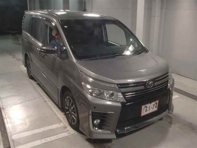 TOYOTA VOXY 2015