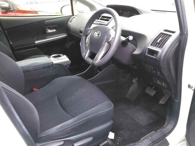TOYOTA PRIUS ALPHA 2014