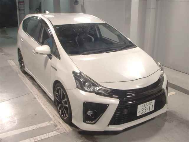 TOYOTA PRIUS ALPHA 2015