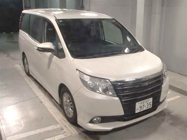 TOYOTA NOAH 2015