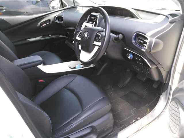TOYOTA PRIUS 2016