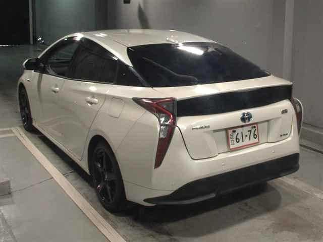 TOYOTA PRIUS 2016