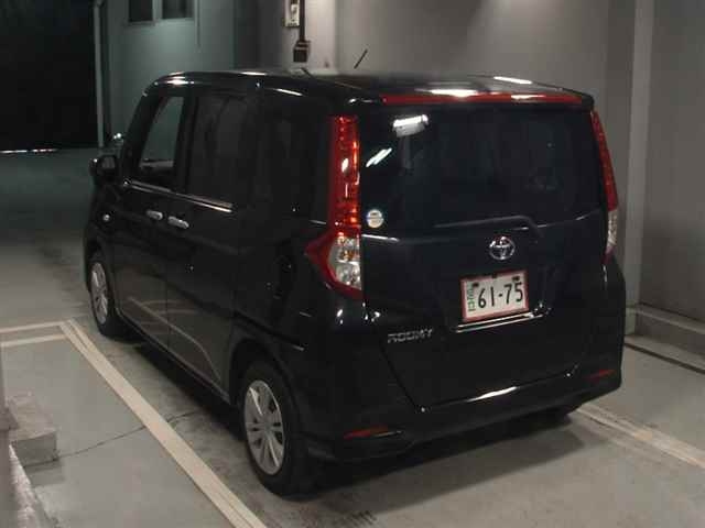 TOYOTA ROOMY 2022