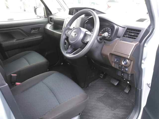 TOYOTA ROOMY 2022