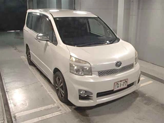 TOYOTA VOXY 2011