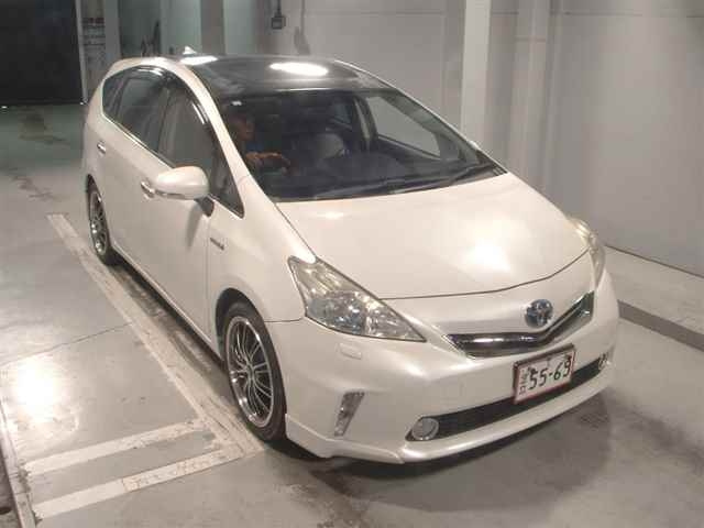 TOYOTA PRIUS ALPHA 2012