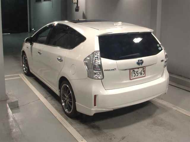 TOYOTA PRIUS ALPHA 2012