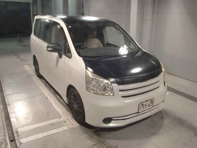 TOYOTA NOAH 2008