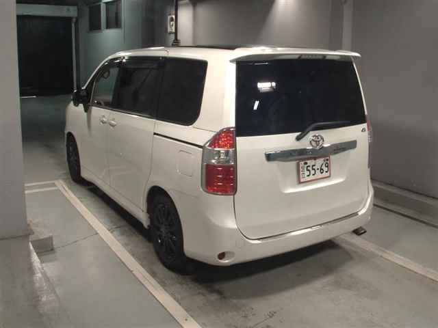TOYOTA NOAH 2008