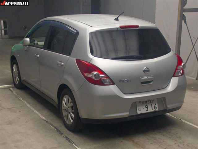 NISSAN TIIDA 2011