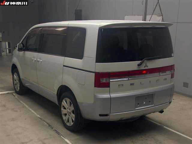 MITSUBISHI DELICA D5 2010