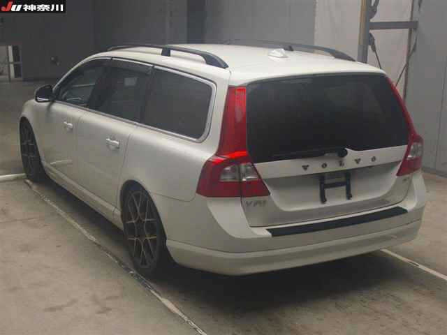 VOLVO V70 2010