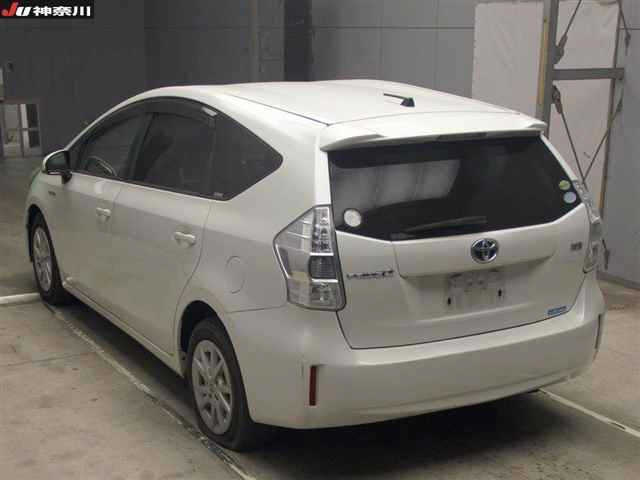 TOYOTA PRIUS ALPHA 2013