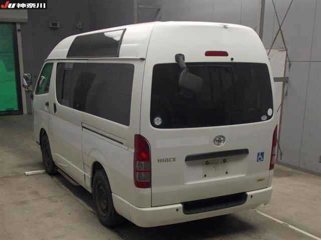 TOYOTA HIACE VAN 2011