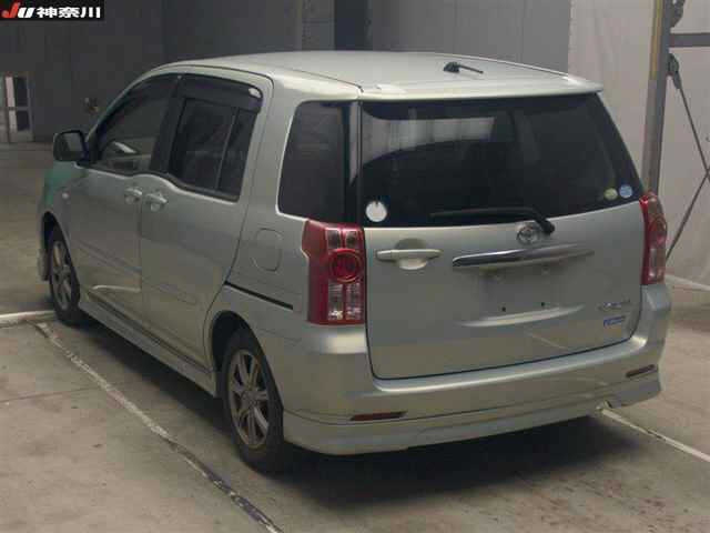 TOYOTA RAUM 2010