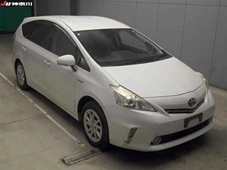 TOYOTA PRIUS ALPHA 2013