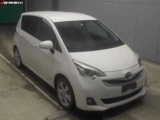 TOYOTA RACTIS 2015