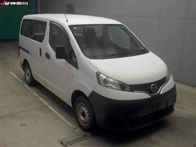 NISSAN NV200 2019