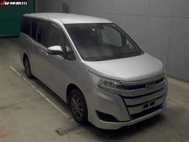 TOYOTA NOAH 2020