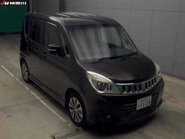 MITSUBISHI DELICA D2 2015