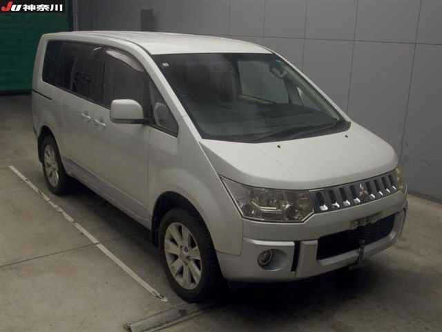 MITSUBISHI DELICA D5 2010