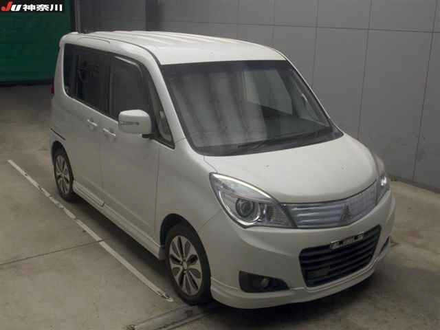 MITSUBISHI DELICA D2 2015