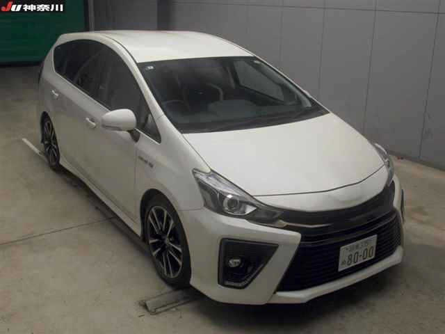 TOYOTA PRIUS ALPHA 2016